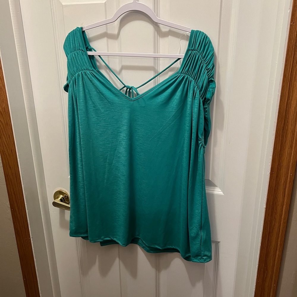 Dear Scarlett 2x ruched sleeve top- bulgari wrinkle free fabric nwt